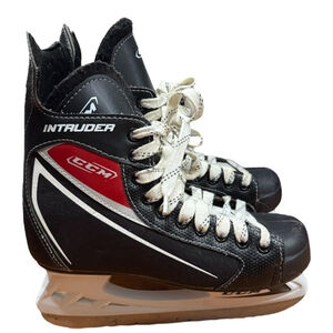 CCM Intruder Hockey Ice Skates Mens Size 6 Senior Black White Laces Steel Blades